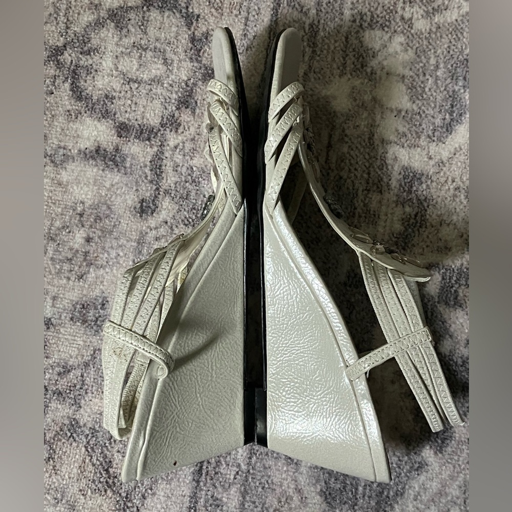 New York Transit Jeweled White Wedge Sandals 8 1/2M - Picture 5 of 7